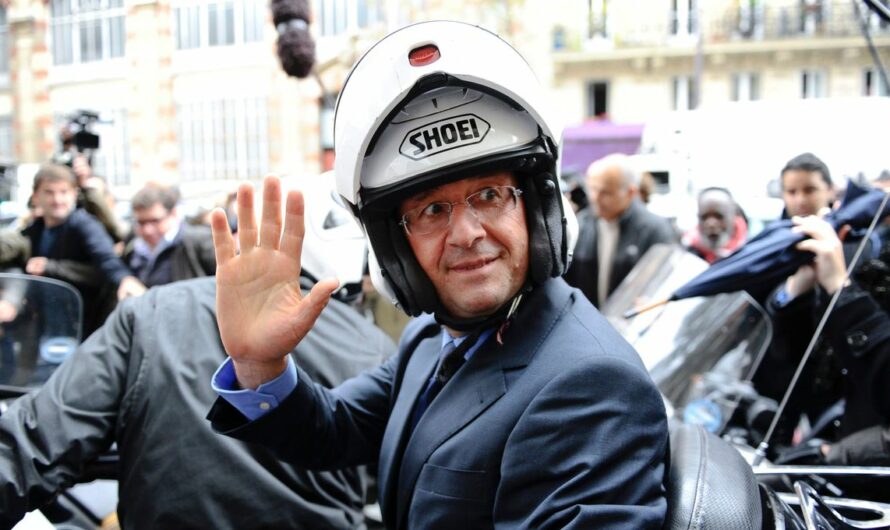 Le commentaire hilarant de François Hollande sur la vente de son scooter emblématique aux enchères !