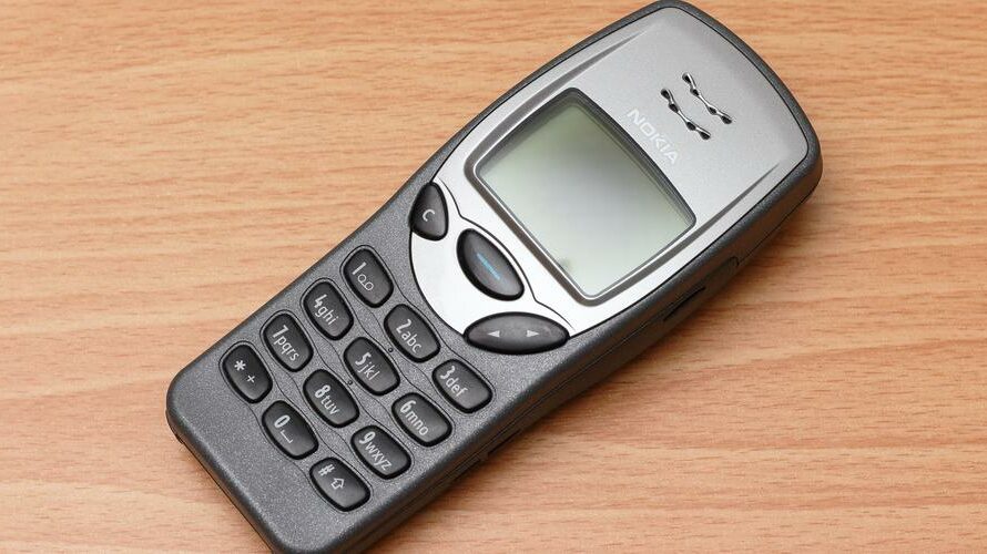 Le Nokia 3210, le téléphone qui a marqué toute une génération, fait son grand retour dans une version modernisée