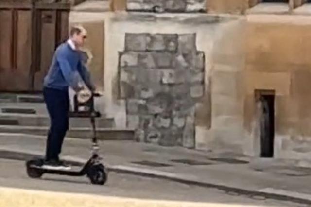 Prince William : Une Balade en Trottinette au Château de Windsor (Vidéo)