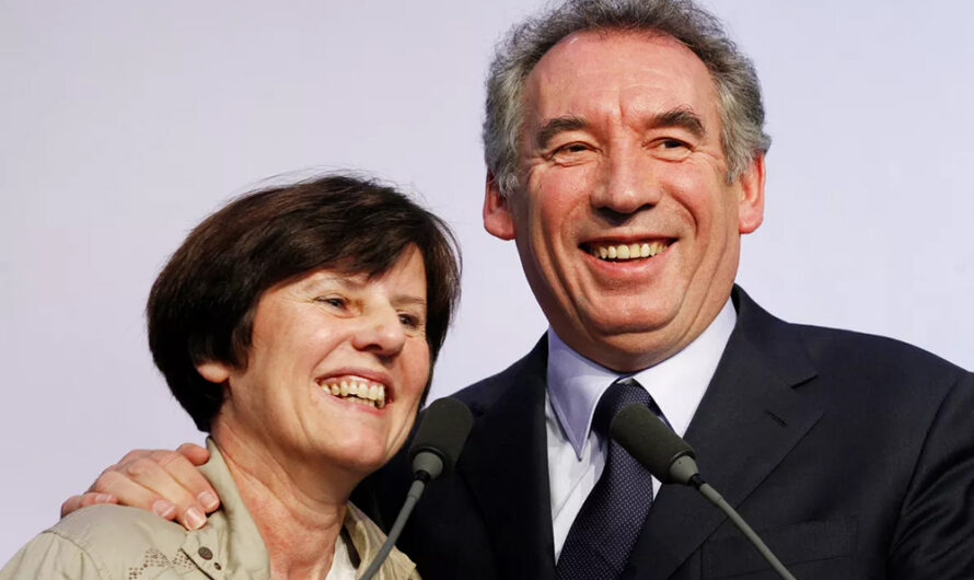 Un nouveau bureau à 40 000 euros : furibond, François Bayrou répond aux accusations