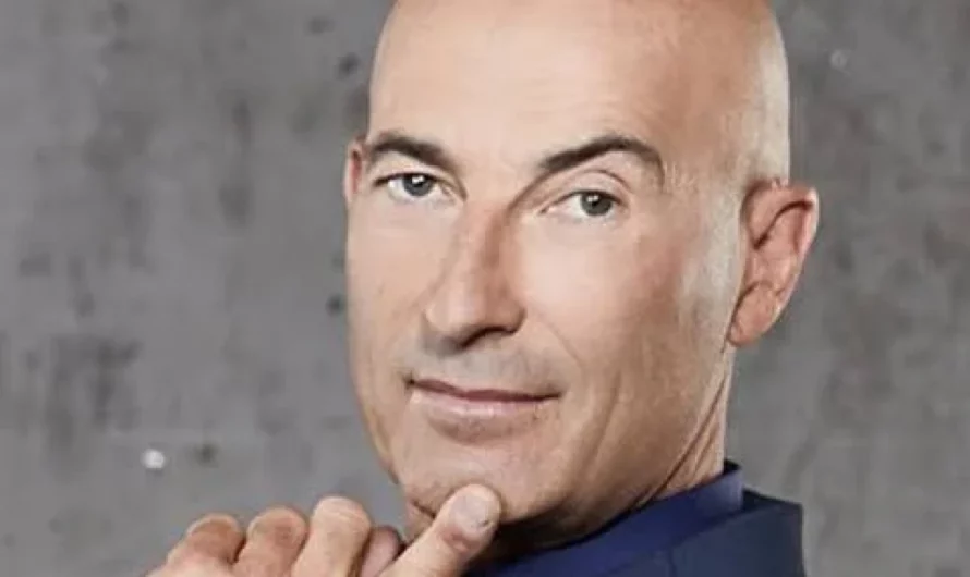 Nicolas Canteloup : la star de l&rsquo;humour qui ne faiblit pas à 62 ans