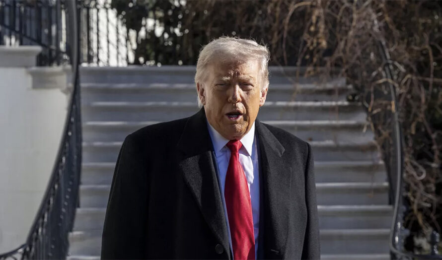 Insulté, Donald Trump répond avec un doigt d’honneur : la vidéo fait le tour de la toile