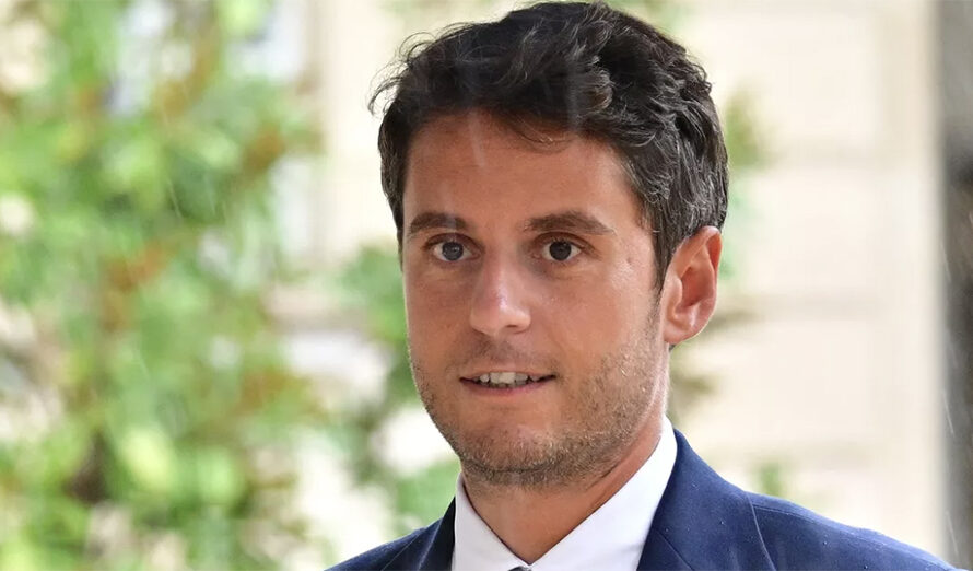 Gabriel Attal de nouveau en couple ? Ce baiser qui déchaîne les internautes : “Beaucoup trop mignon !”