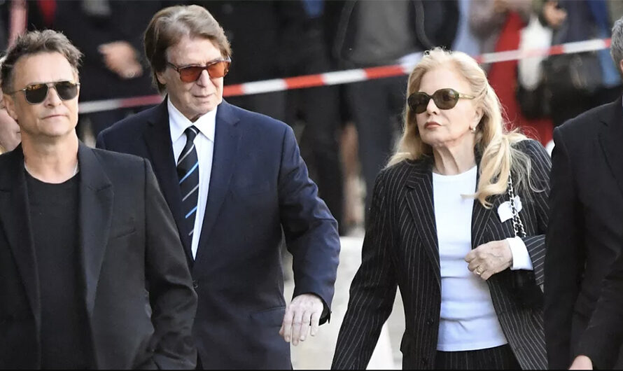 La grosse frayeur de Sylvie Vartan aux obsèques de Nathalie Baye : son mari Tony Scotti victime d’un malaise
