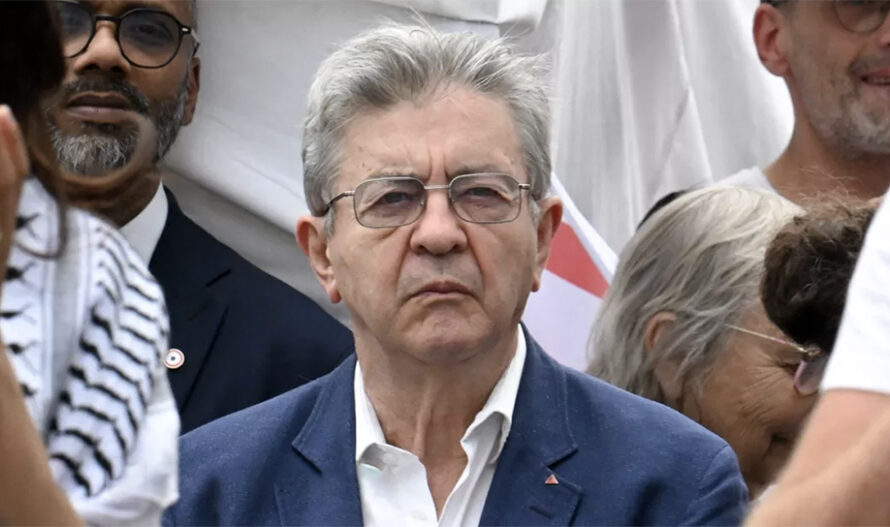 “Je m’en fous !” : à Avignon, Jean-Luc Mélenchon rembarre une journaliste de BFMTV et divise les internautes