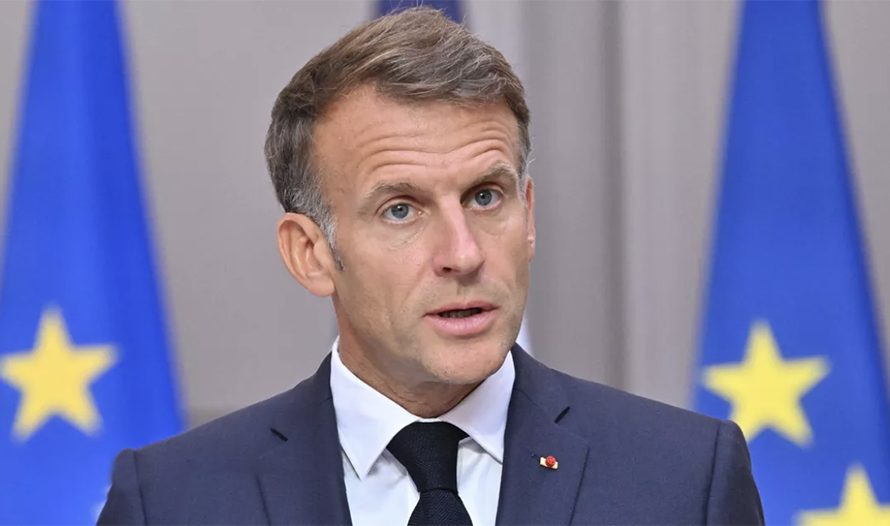 Emmanuel Macron a convoqué en urgence les principaux responsables politiques dans une salle ultra-secrète de l’Élysée : 3 d’entre eux sont partis avant la fin, “c’est sidérant !”