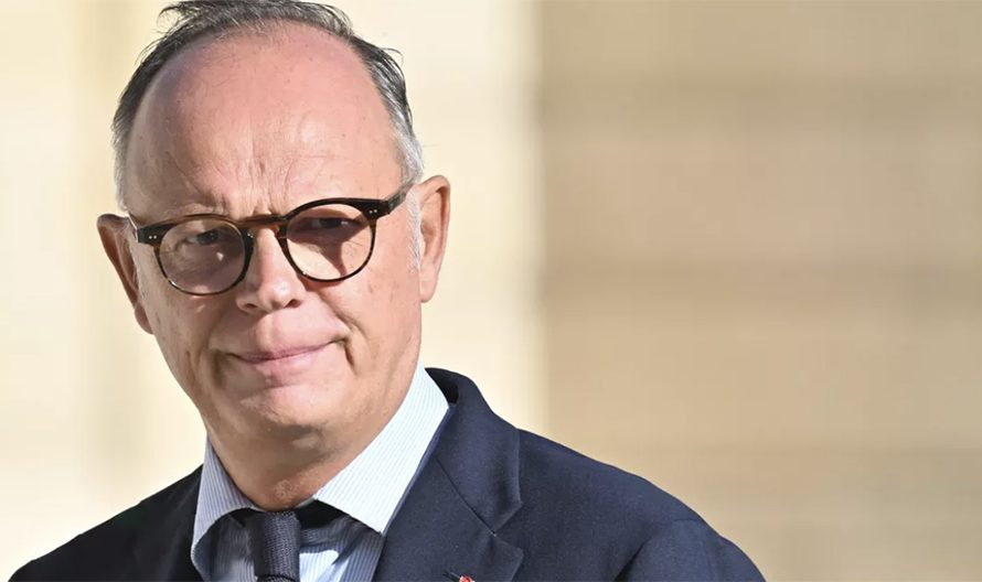 Édouard Philippe installé au Havre avec sa femme Édith dans un appartement sans chichi : il ouvre les portes de leur cocon pour une occasion spéciale