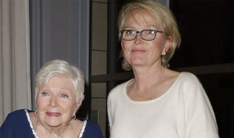 Line Renaud, 98 ans, souhaite adopter Claude Chirac qu’elle considère comme sa fille : “On y pense”